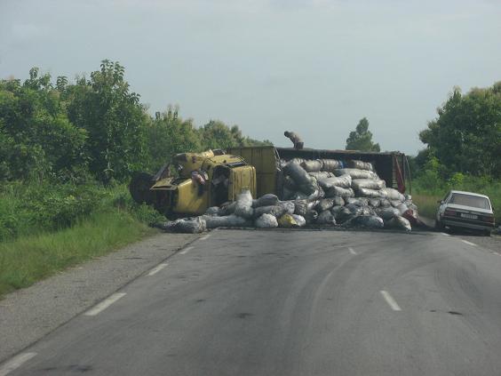 zakken op de weg